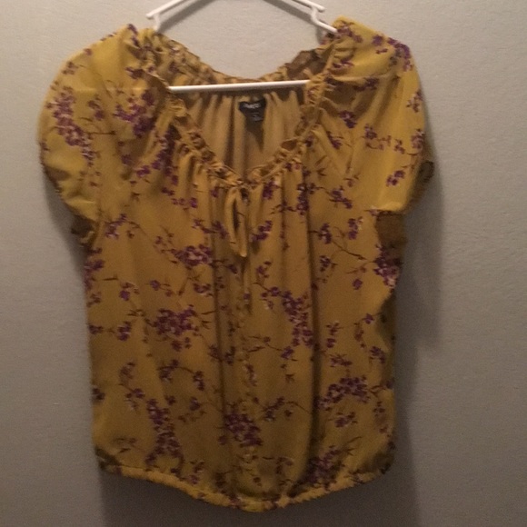 Olive sheet lined top with elastic bottom. - Picture 1 of 3